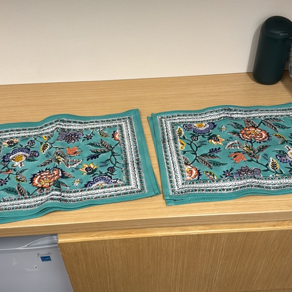 Placemat and napkin - Picture 2 of 4